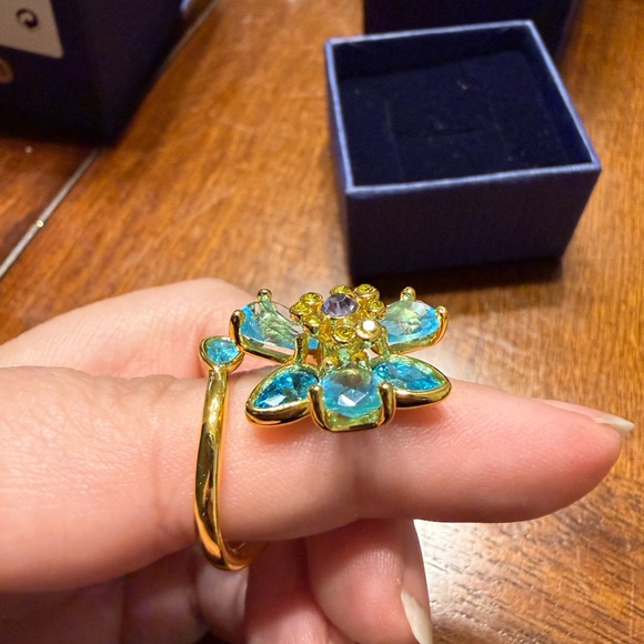 NEW Swarovski Idyllia ring Mixed cuts Flower blue Gold-tone plated Size 7 Box - Picture 5 of 9
